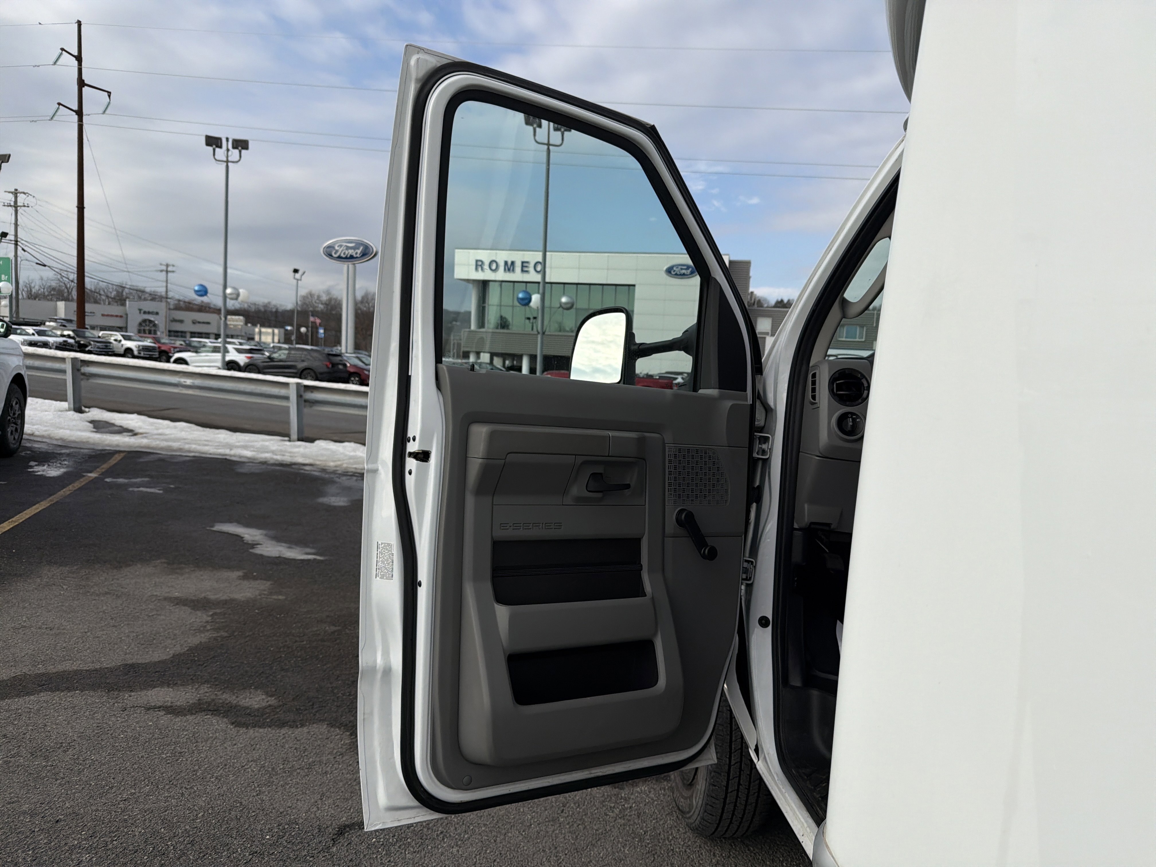 Used 2019 Ford E-350 and Econoline 350 Super Duty image 11