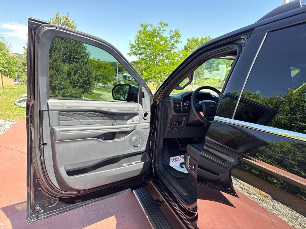 Used 2024 Ford Expedition Max Platinum AWD/4WD image 10