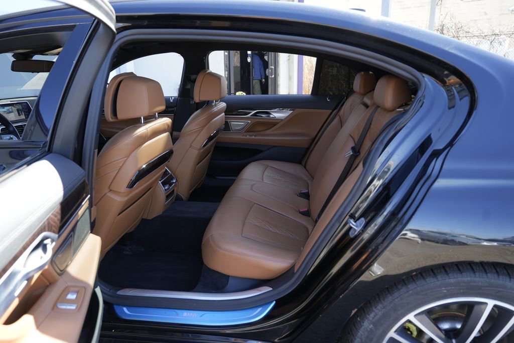 Used 2020 BMW 750i xDrive w/ Cold Weather Package image 28