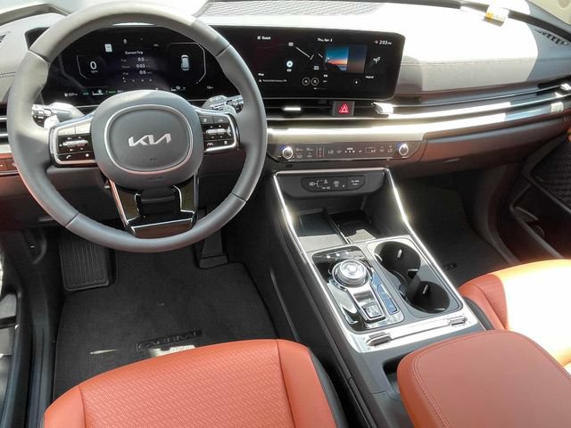 New 2025 Kia Carnival SX Prestige FWD image 2