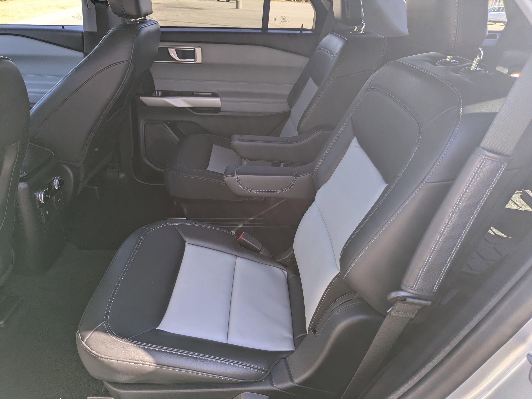 Used 2023 Ford Explorer XLT w/ Equipment Group 202A image 25