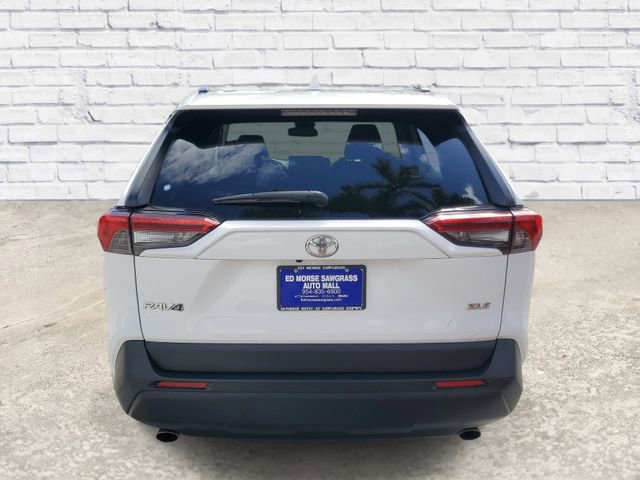 Used 2019 Toyota RAV4 XLE FWD image 3