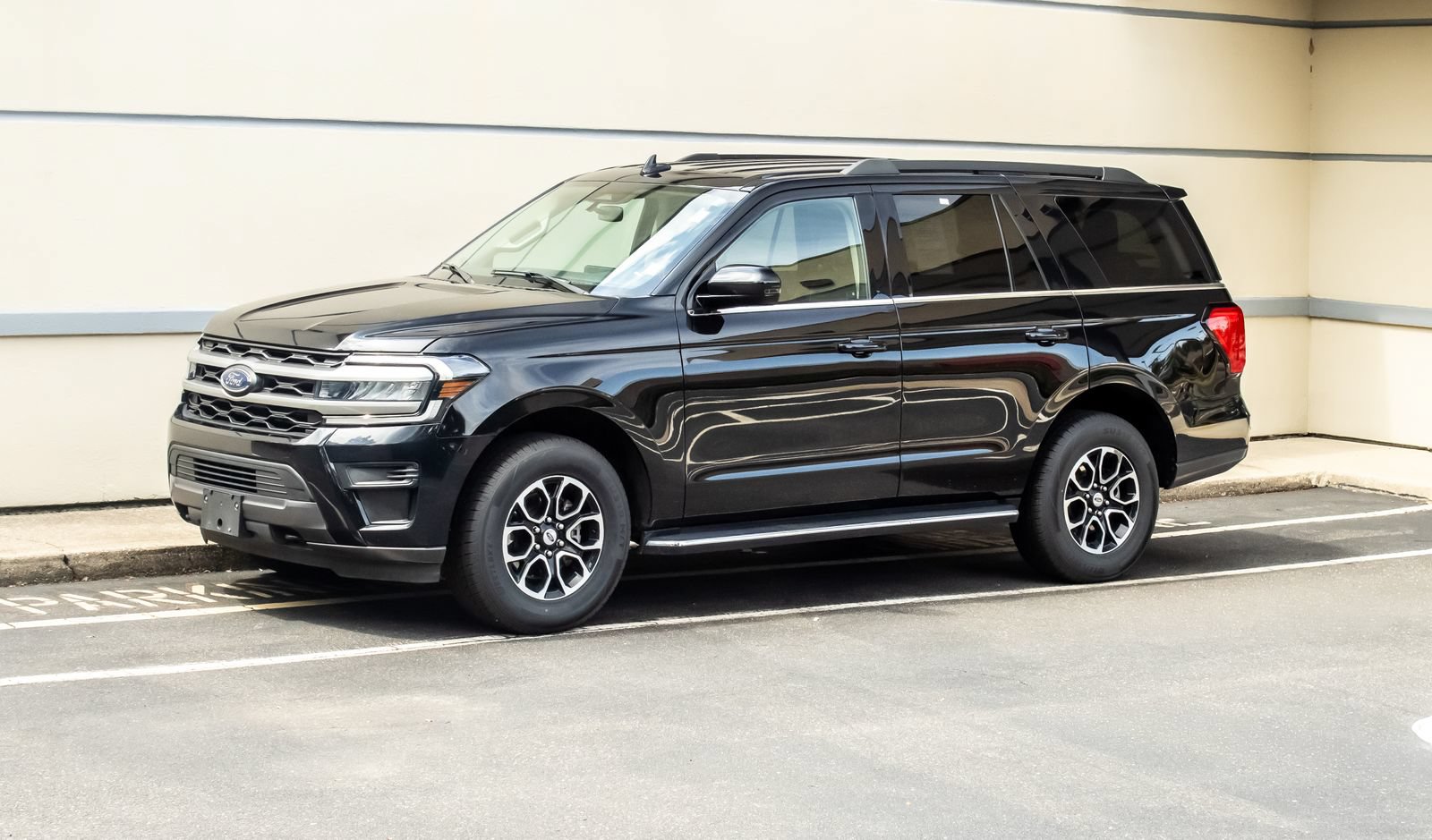 Used 2023 Ford Expedition XLT AWD/4WD video 3