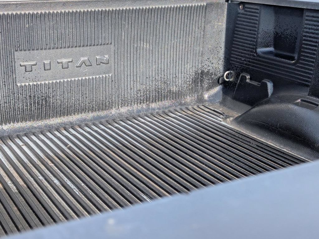 Used 2019 Nissan Titan SV AWD/4WD image 12