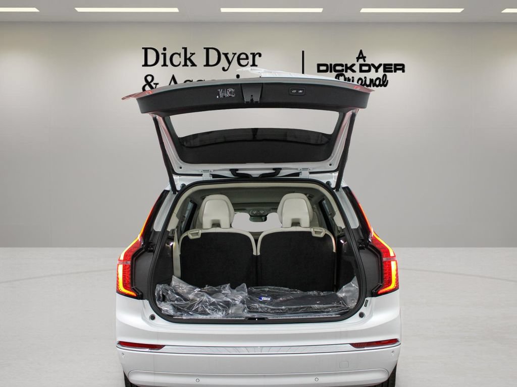 New 2026 Volvo XC90 B6 Ultra w/ Protection Package AWD/4WD image 11