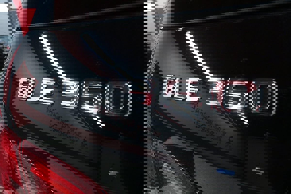 Used 2018 Mercedes-Benz GLE 350 4MATIC SUV w/ Premium 1 Package image 31