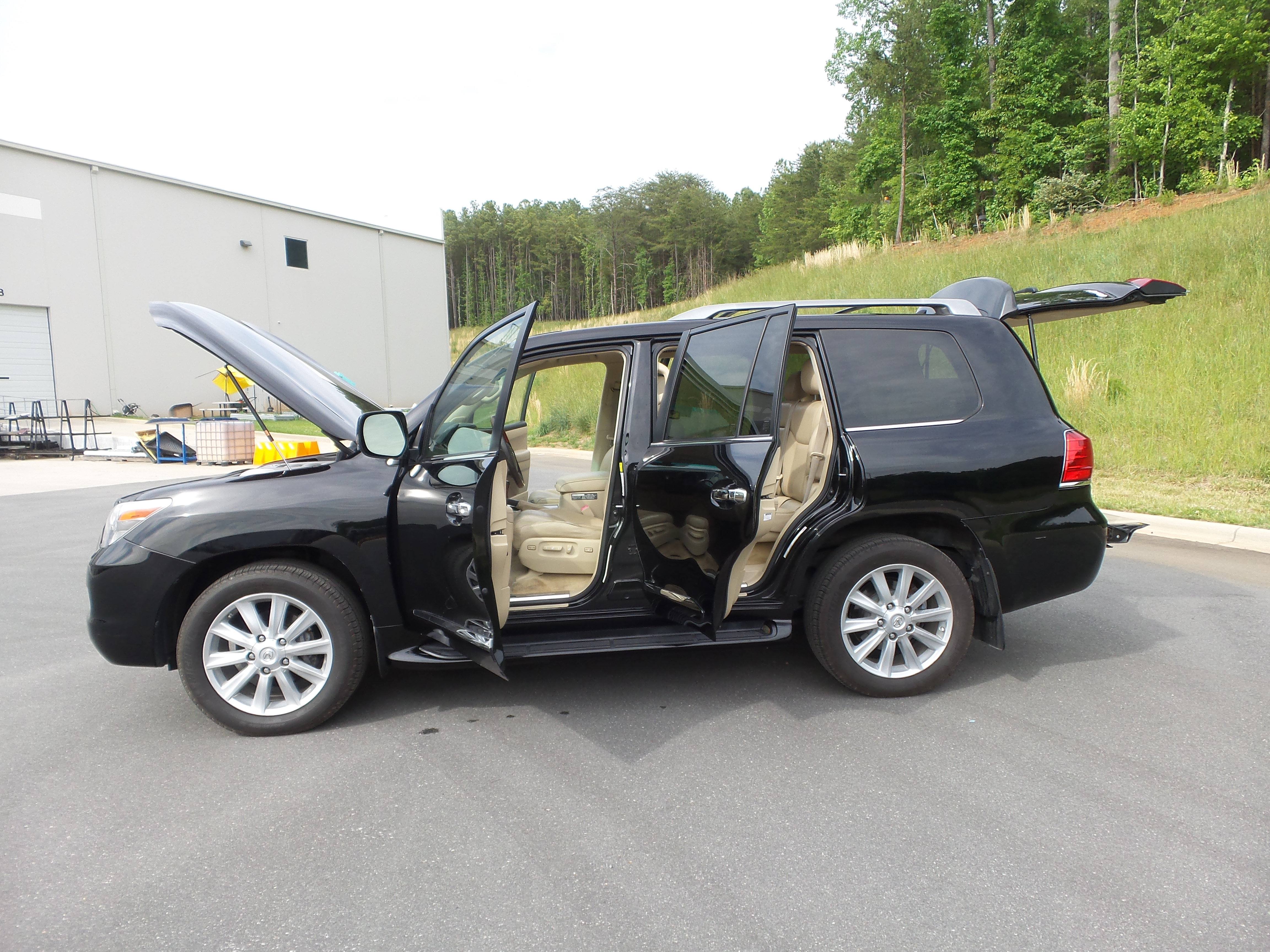Used 2011 Lexus LX 570 4WD image 74