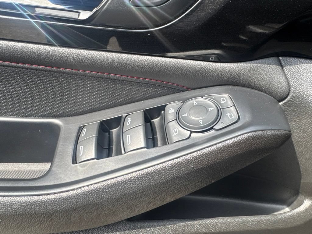 Used 2023 Chevrolet Traverse RS w/ LPO, Floor Liner Package FWD image 31
