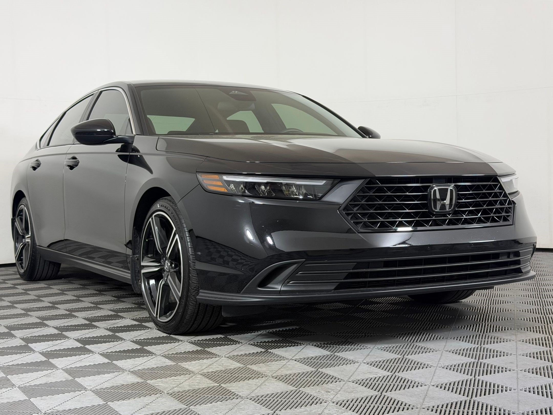 Used 2025 Honda Accord Sport image 7