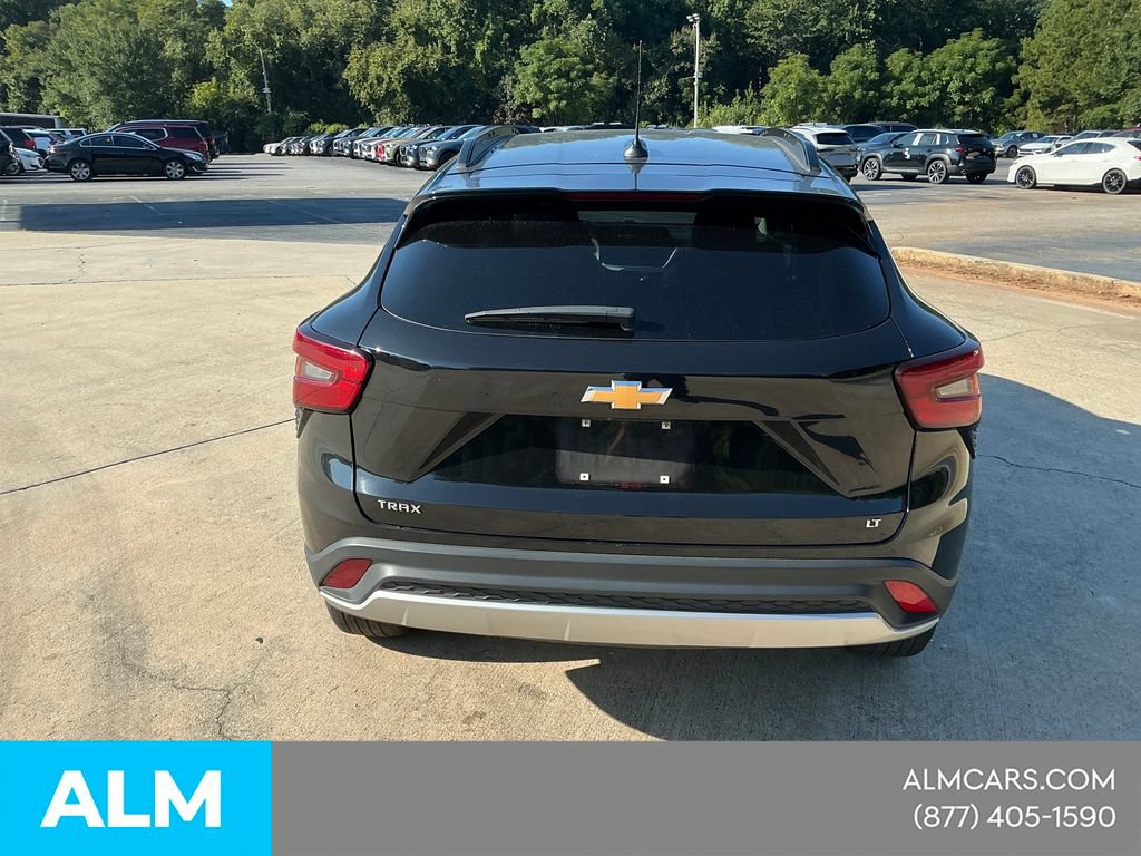 Used 2025 Chevrolet Trax LT FWD image 6