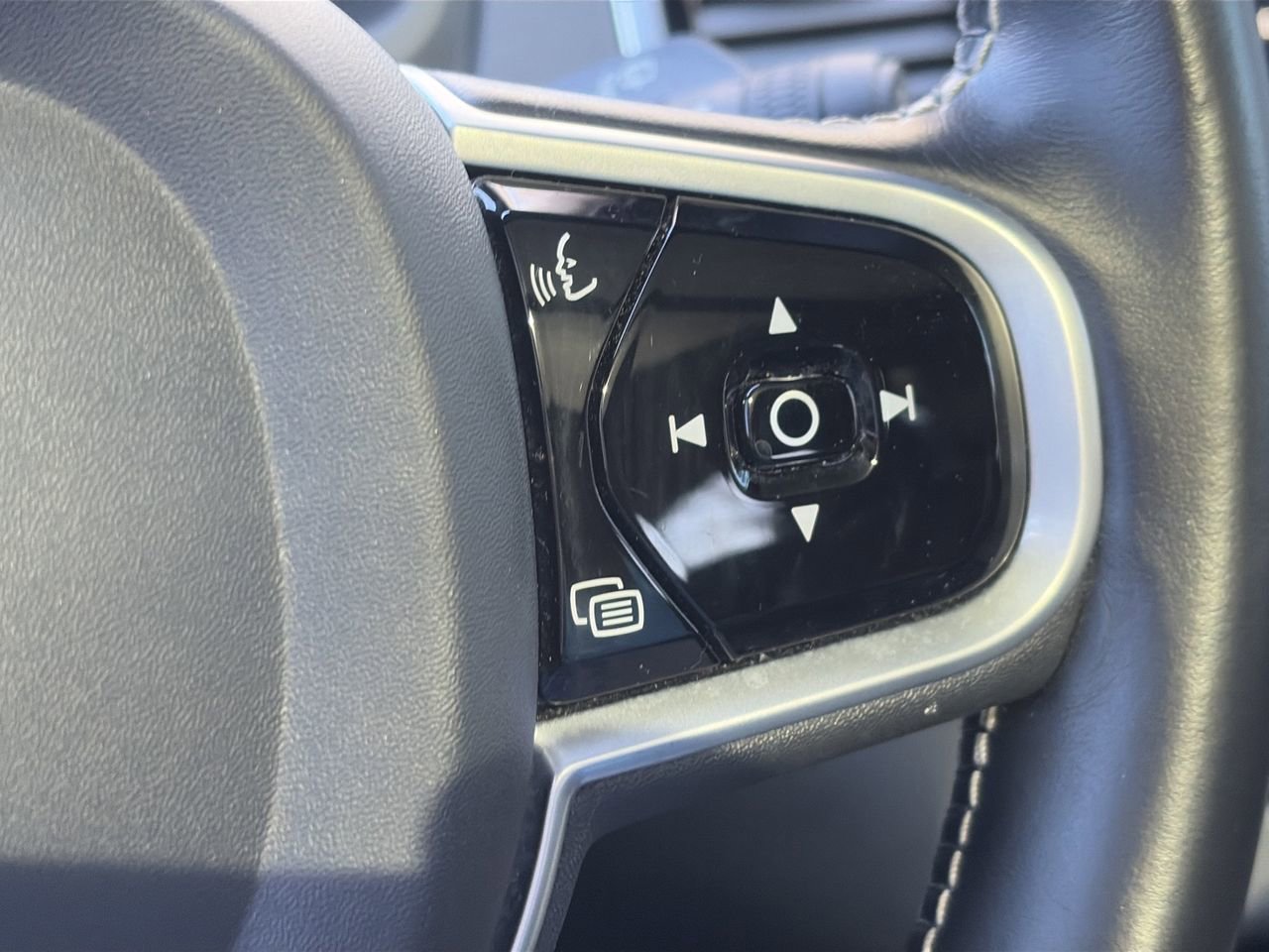 Used 2021 Volvo XC90 T6 R-Design w/ Protection Package Premier image 21