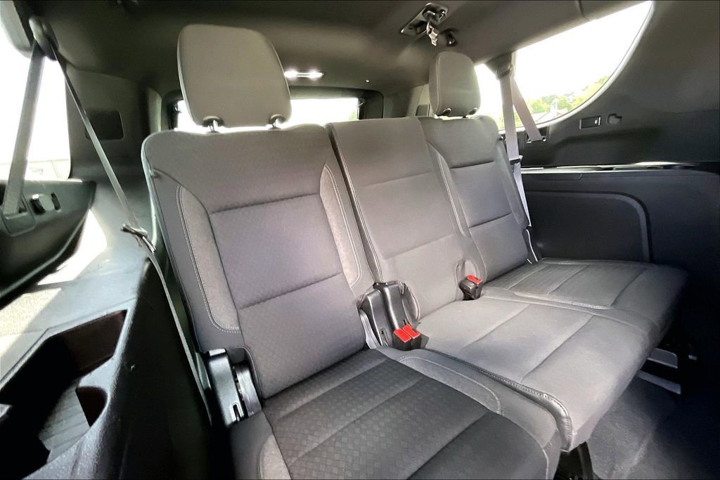 Used 2021 Chevrolet Suburban LS RWD image 26