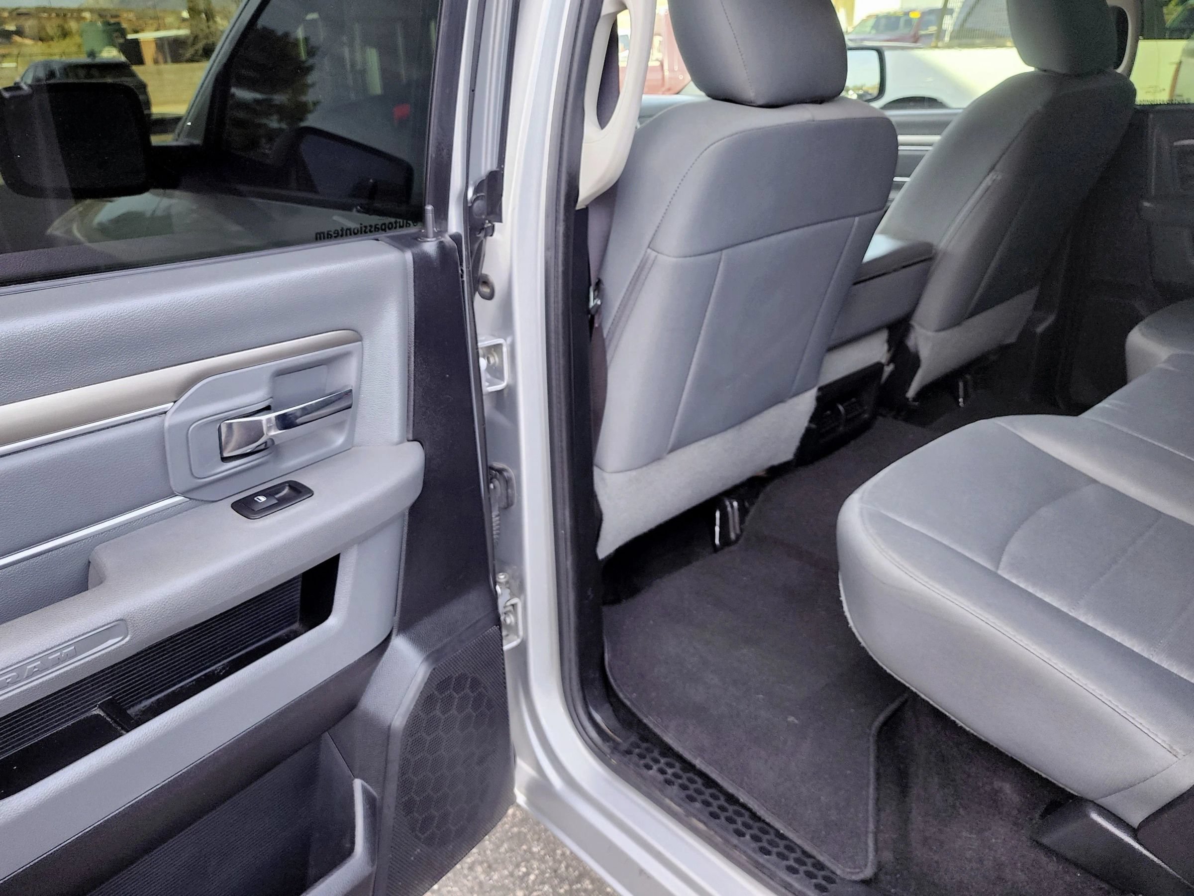 Used 2016 RAM 2500 SLT AWD/4WD image 16