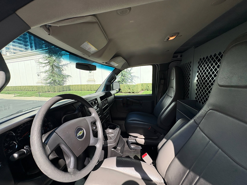 Used 2017 Chevrolet Express 2500 Extended image 16