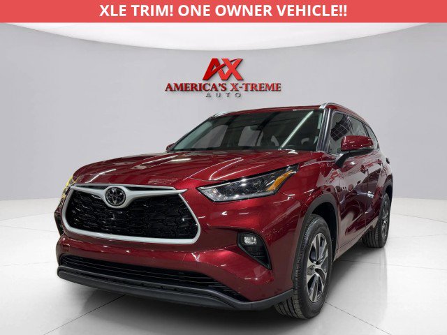 Used 2021 Toyota Highlander XLE image 2