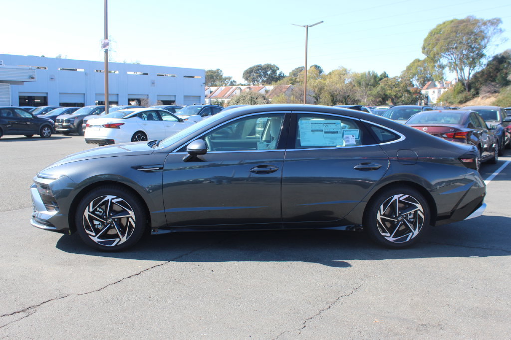 New 2026 Hyundai Sonata SEL FWD image 2