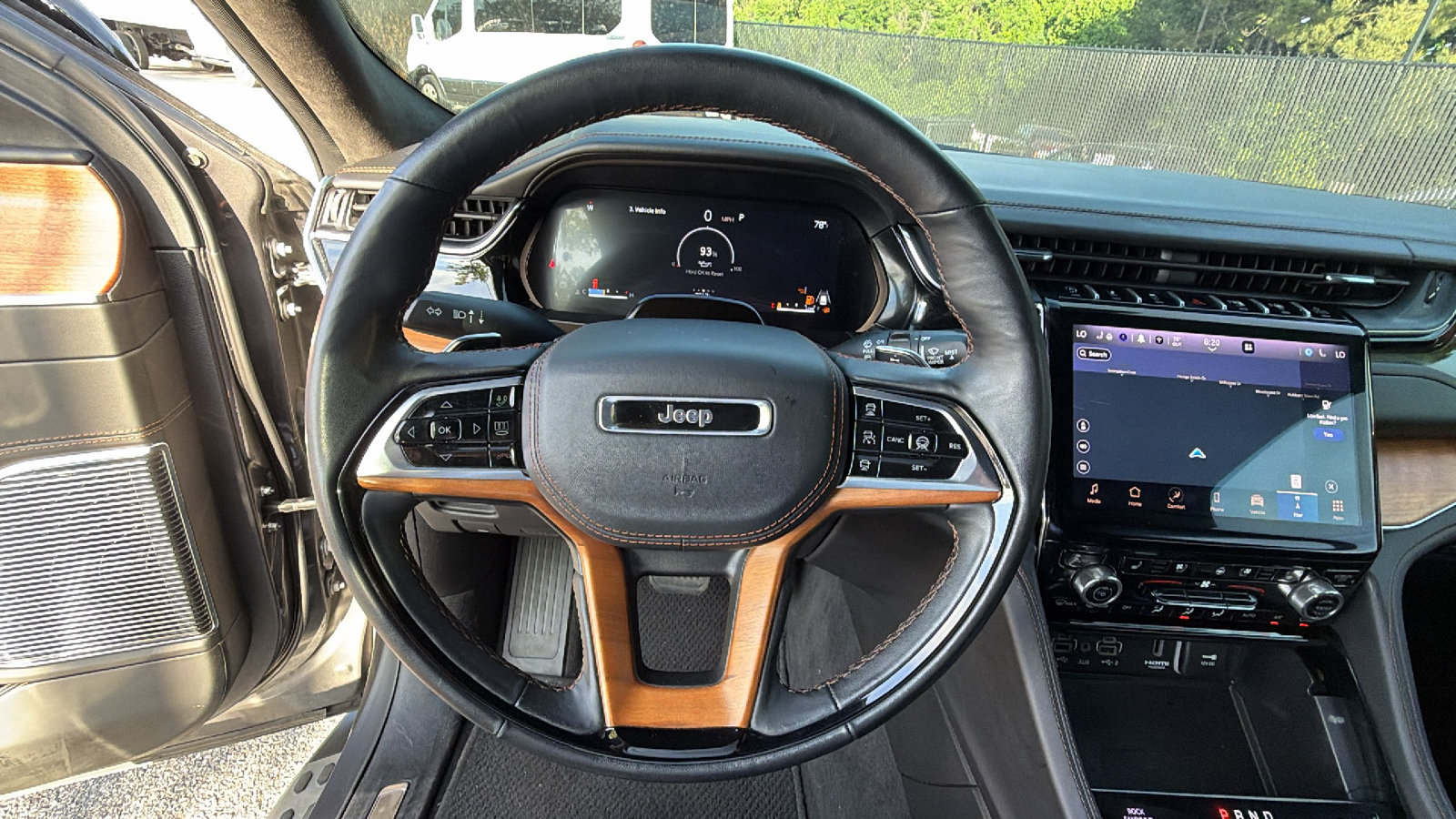 Used 2025 Jeep Grand Cherokee L Summit AWD/4WD image 30