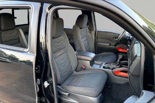 Used 2024 Nissan Frontier PRO-4X w/ Technology Package AWD/4WD image 19