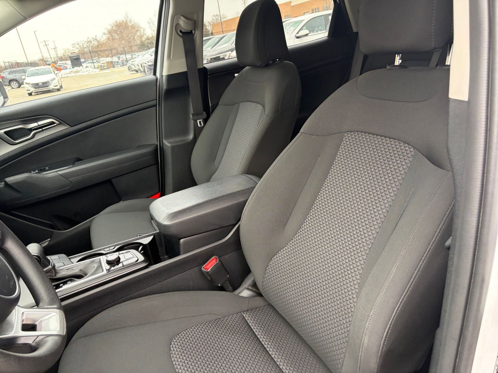 Used 2025 Kia Sportage LX image 35