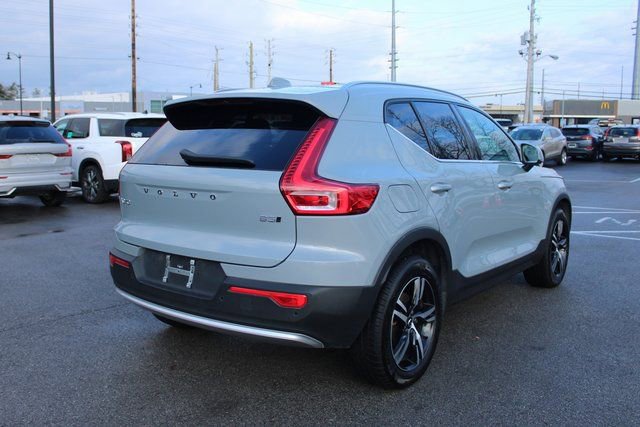 Used 2025 Volvo XC40 B5 Plus image 41