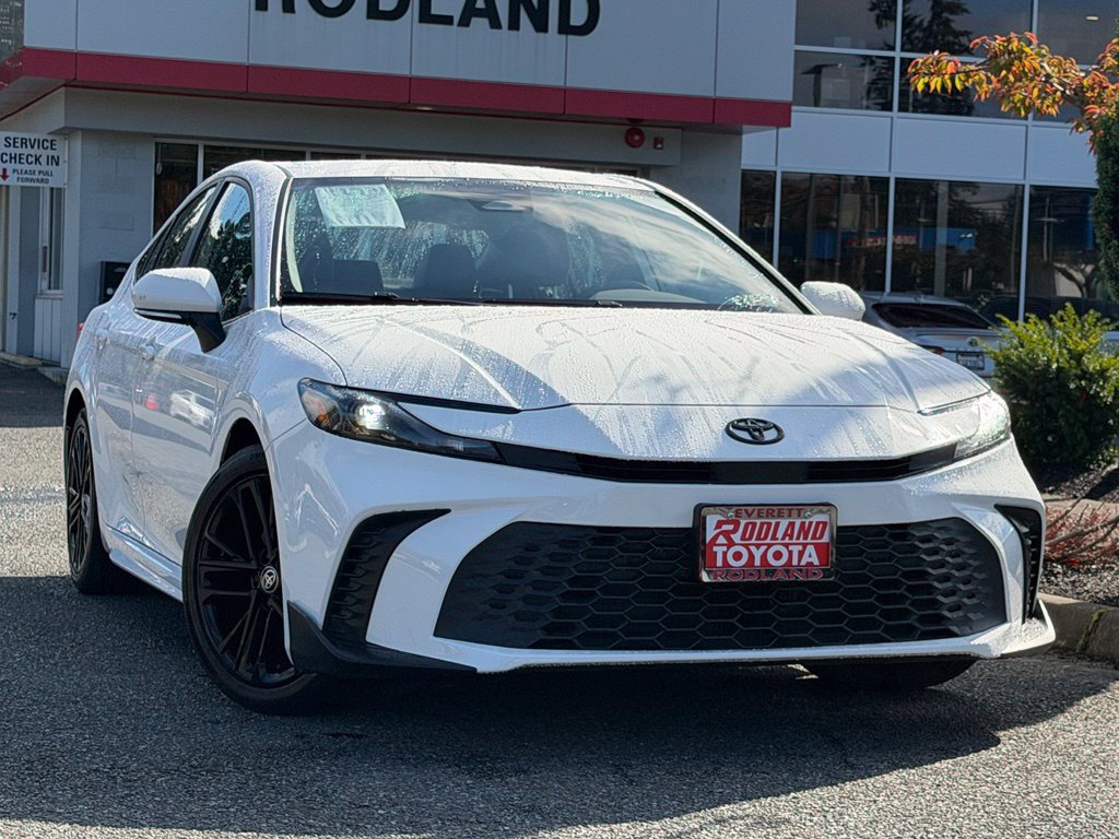 Certified 2025 Toyota Camry Hybrid FWD image 1