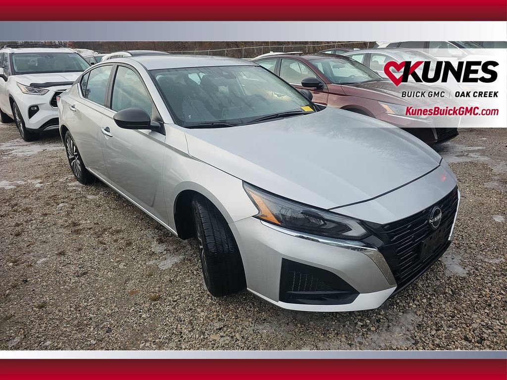 Used 2024 Nissan Altima 2.5 SV image 4