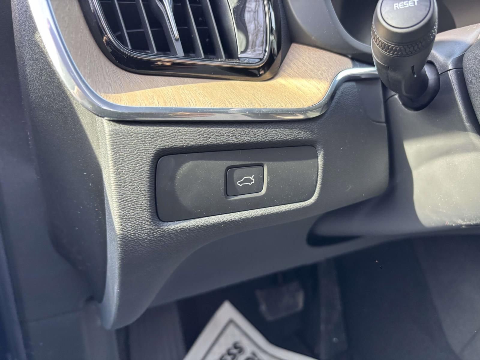 New 2026 Volvo XC60 B5 Plus w/ Protection Package Premier image 12