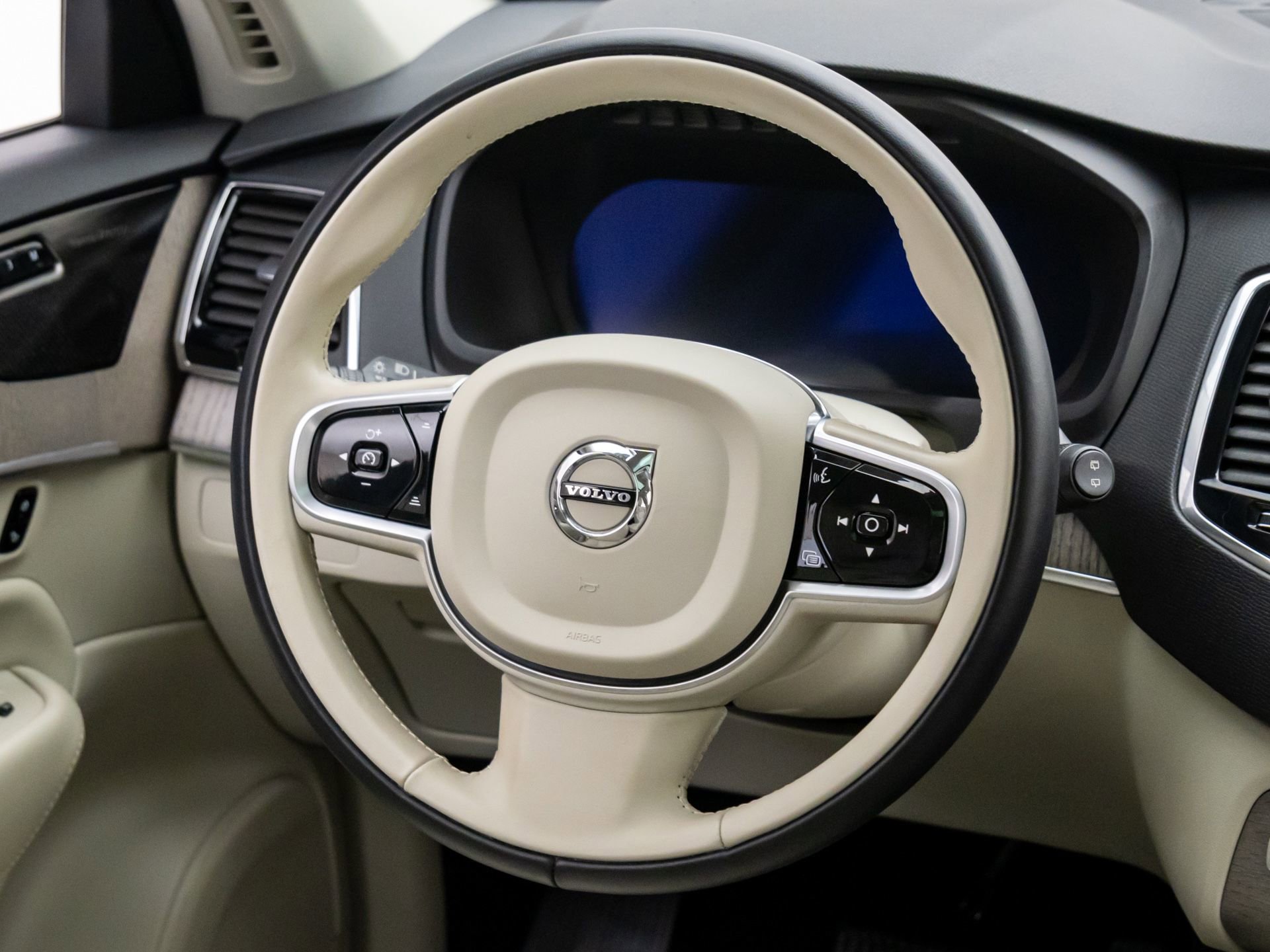 Used 2023 Volvo XC90 B6 Plus w/ Protection Package Premier image 14