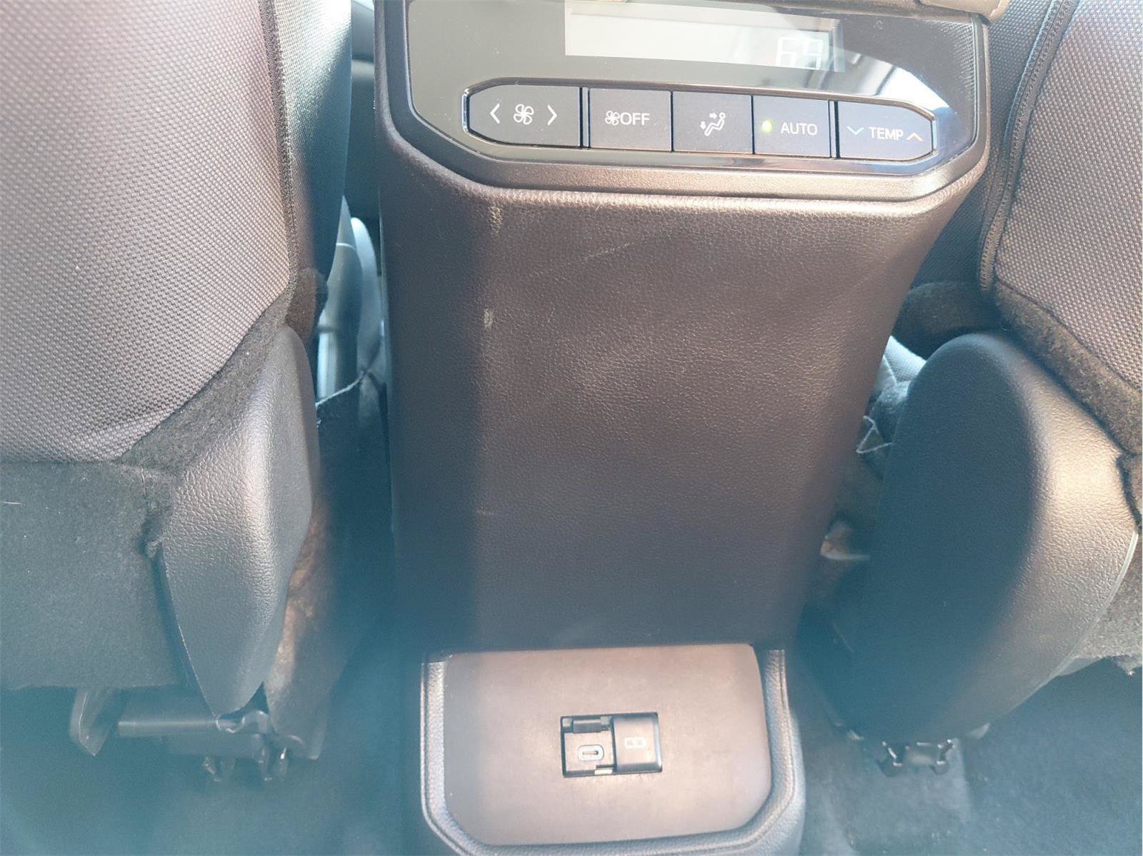 Used 2024 Toyota Highlander LE AWD/4WD image 21