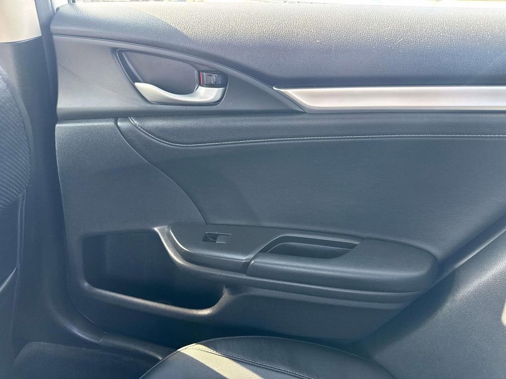 Used 2018 Honda Civic Touring image 18