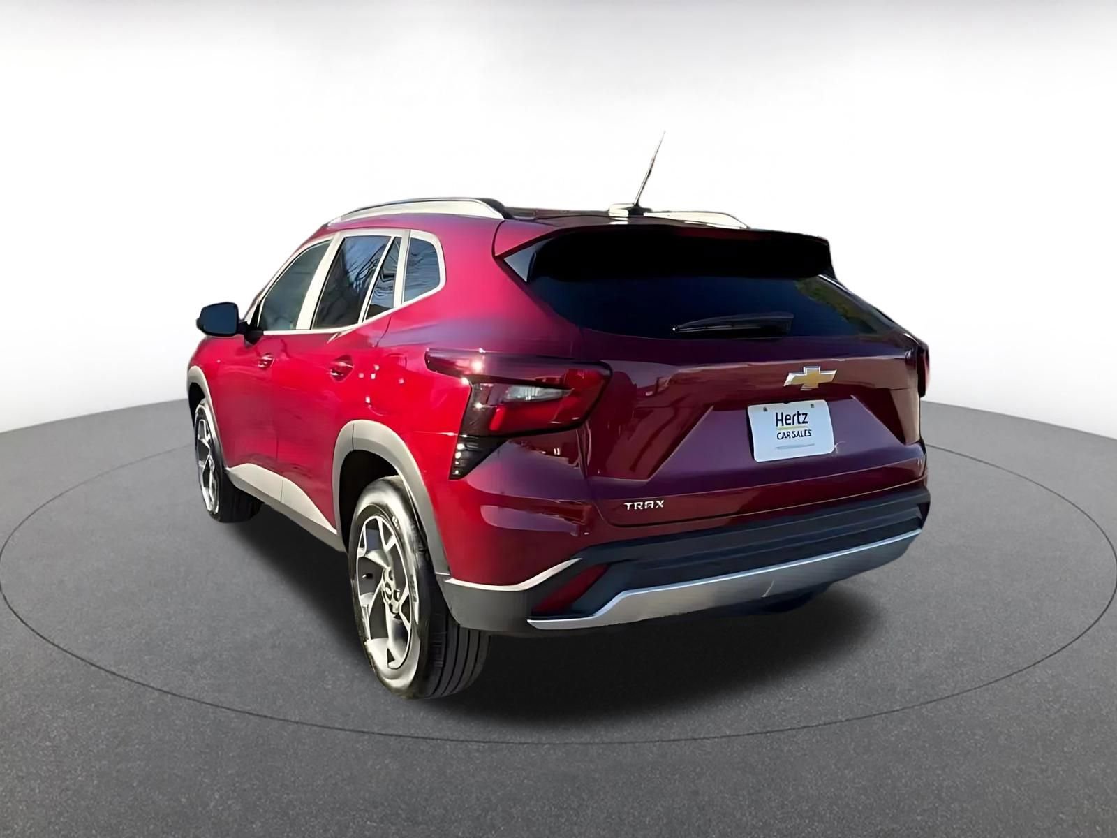 Used 2025 Chevrolet Trax LT image 11