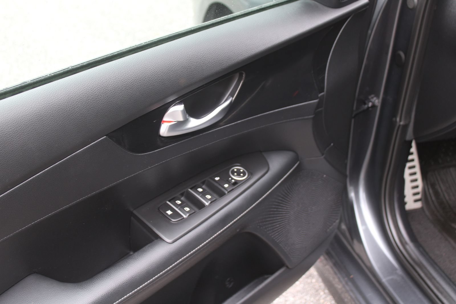 Certified 2024 Kia Forte GT-Line w/ GT-Line Premium Package FWD image 18