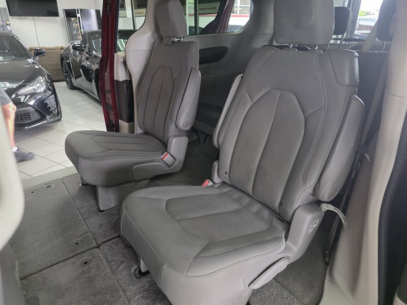 Used 2021 Chrysler Voyager LX FWD image 11