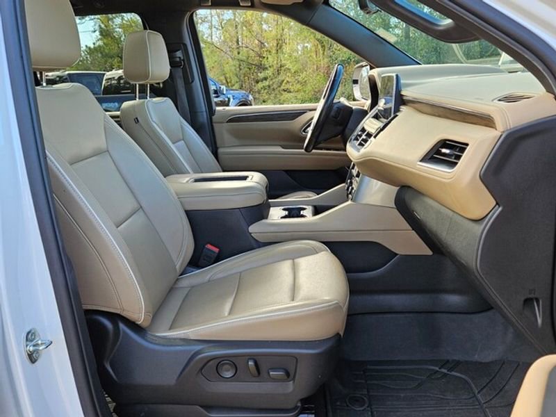 Used 2021 Chevrolet Tahoe Premier w/ Premium Package image 16