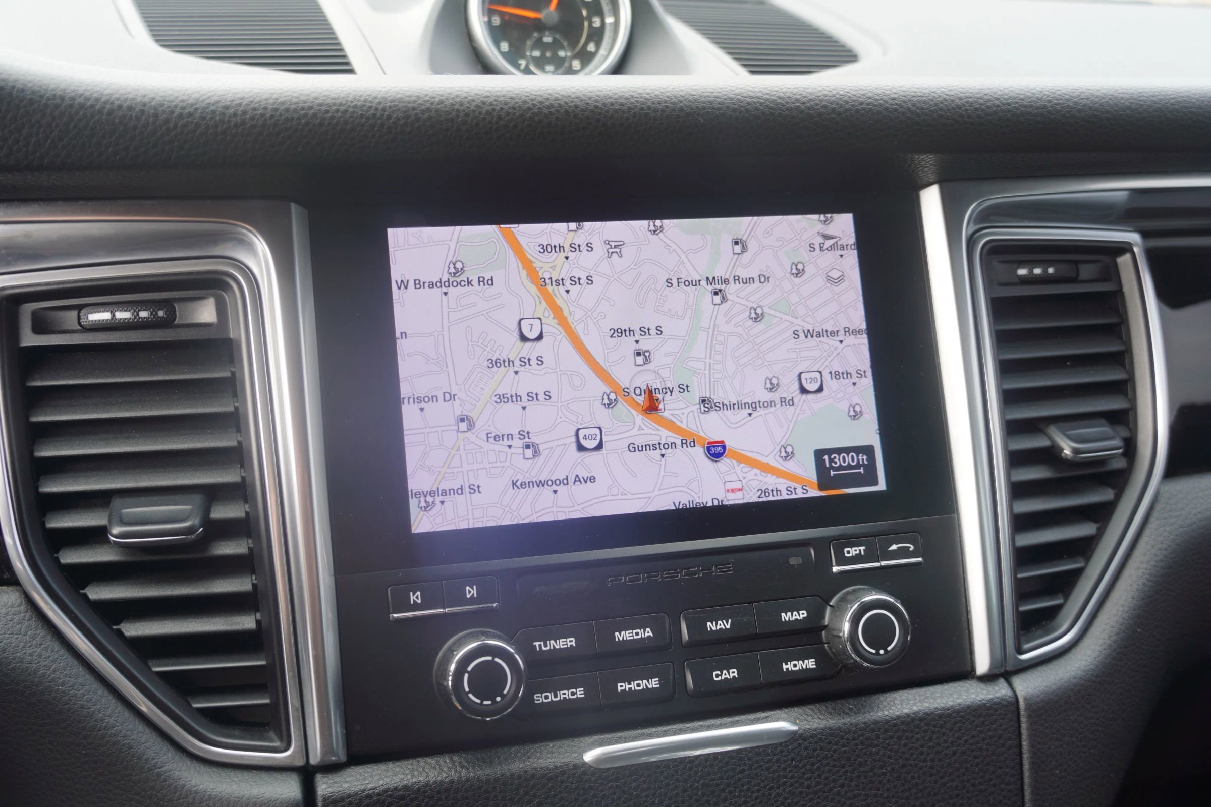 Used 2017 Porsche Macan image 37