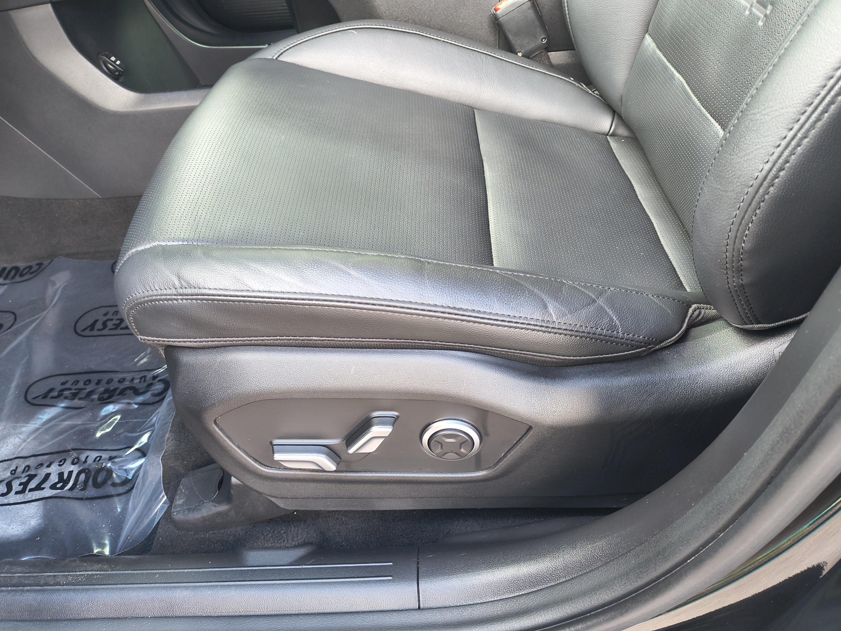 Certified 2025 Hyundai Santa Fe Limited FWD image 20