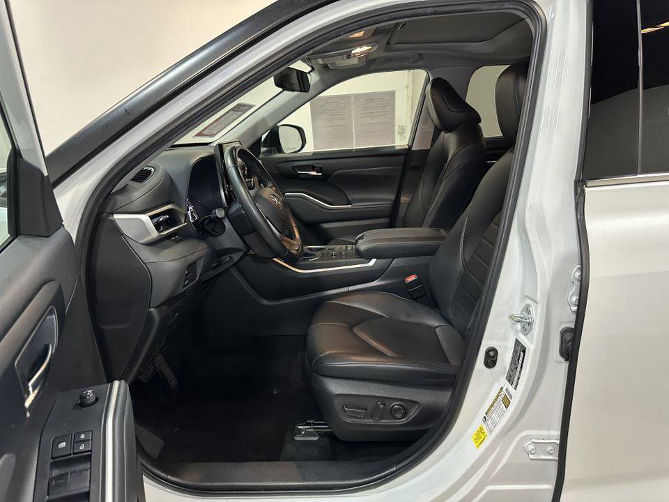 Certified 2022 Toyota Highlander XLE image 22