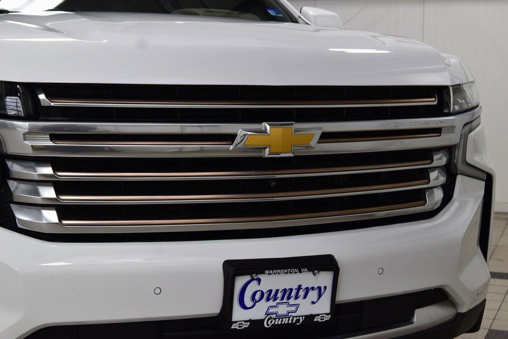 Used 2024 Chevrolet Suburban High Country AWD/4WD image 11