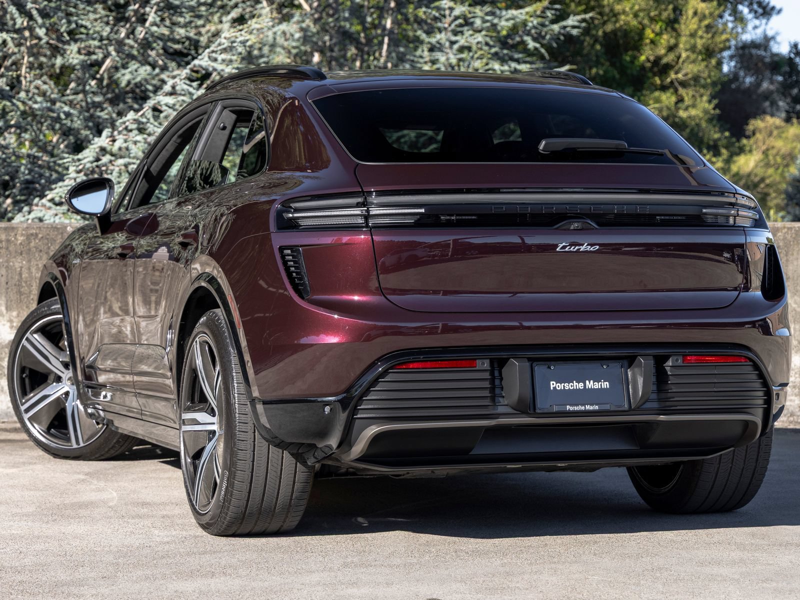 Certified 2024 Porsche Macan Turbo Electric AWD/4WD image 3