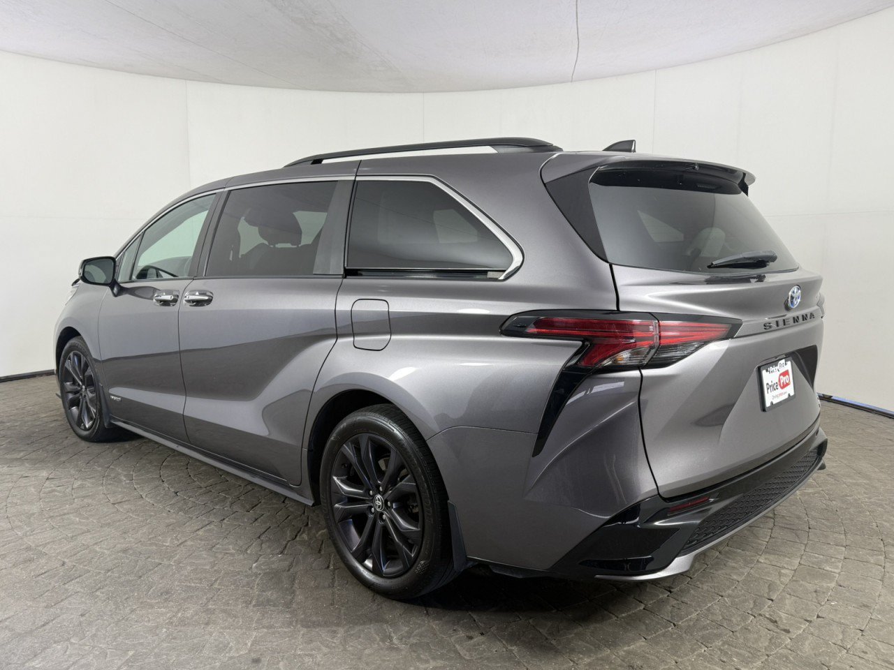 Used 2021 Toyota Sienna XLE FWD image 5