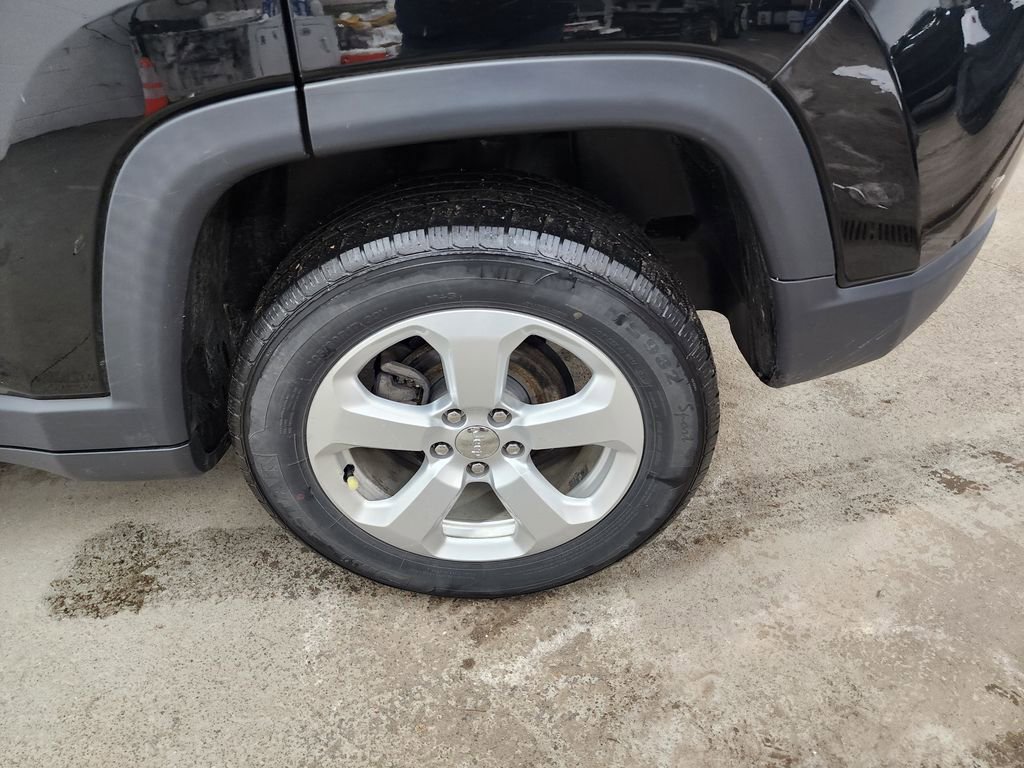 Used 2019 Jeep Compass Latitude image 36