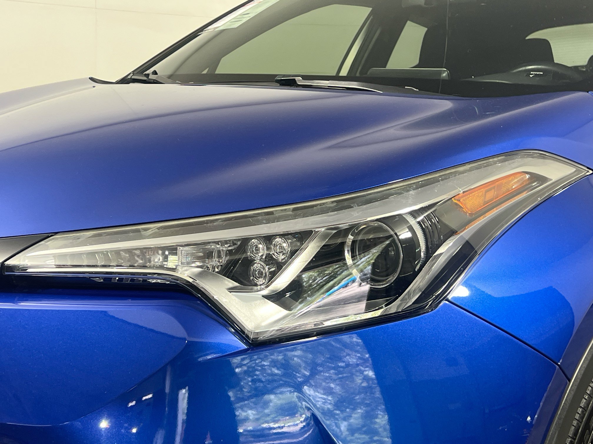 Used 2018 Toyota C-HR XLE FWD image 12