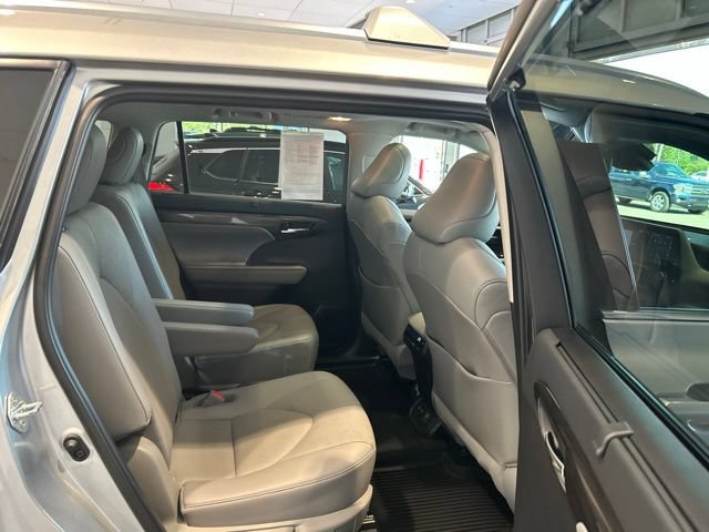 Used 2021 Toyota Highlander Platinum AWD/4WD image 20