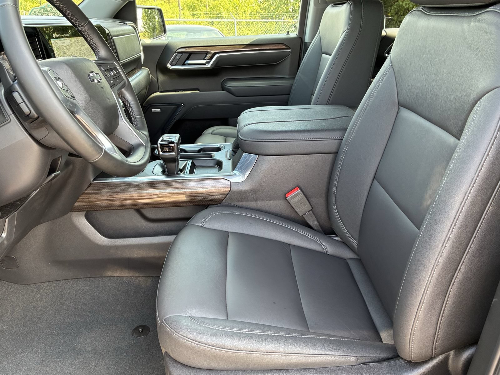 Used 2025 Chevrolet Silverado 1500 LT Trail Boss w/ Convenience Package II AWD/4WD image 22