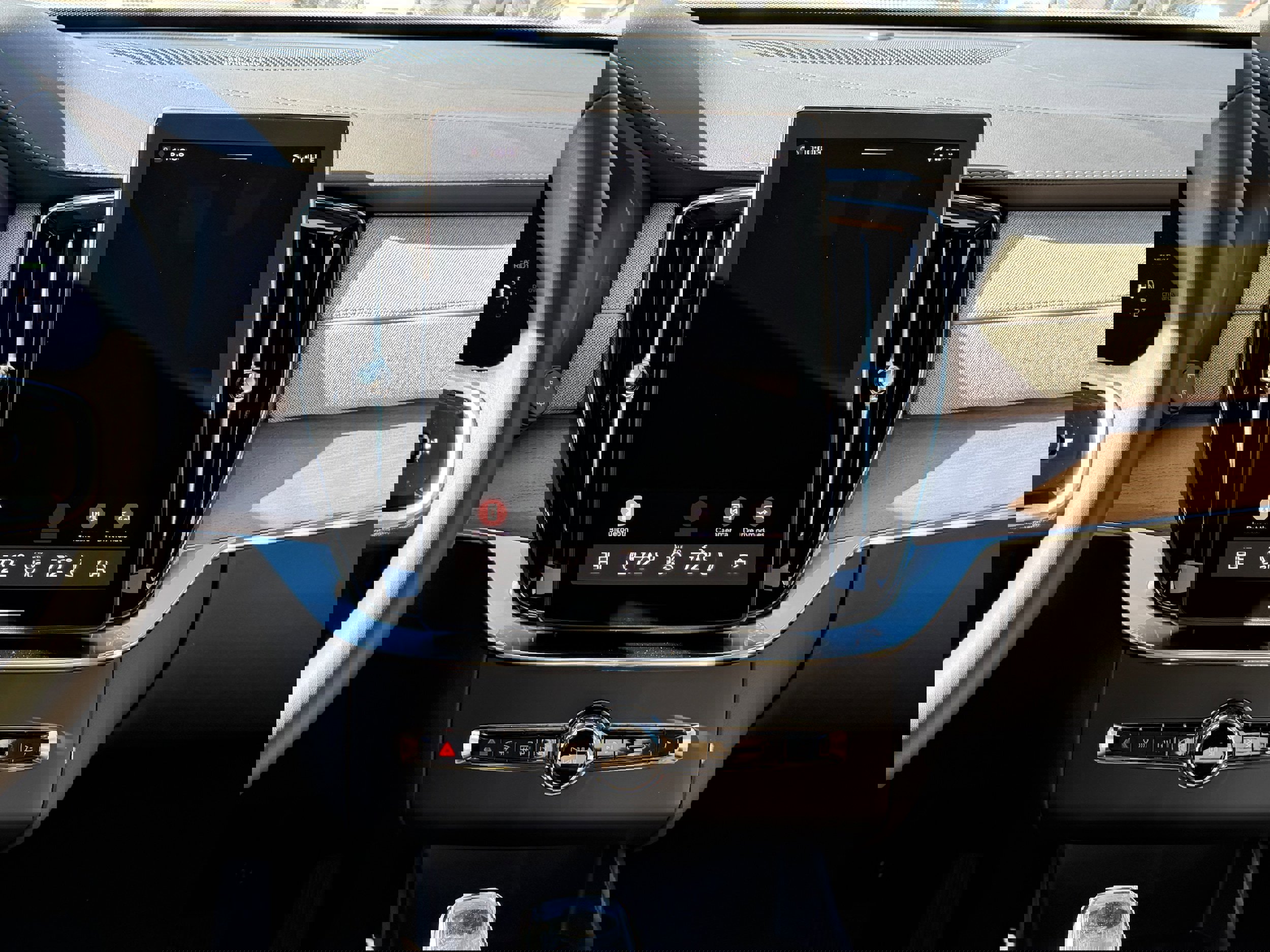 New 2026 Volvo XC90 T8 Plus w/ Protection Package Premier image 13