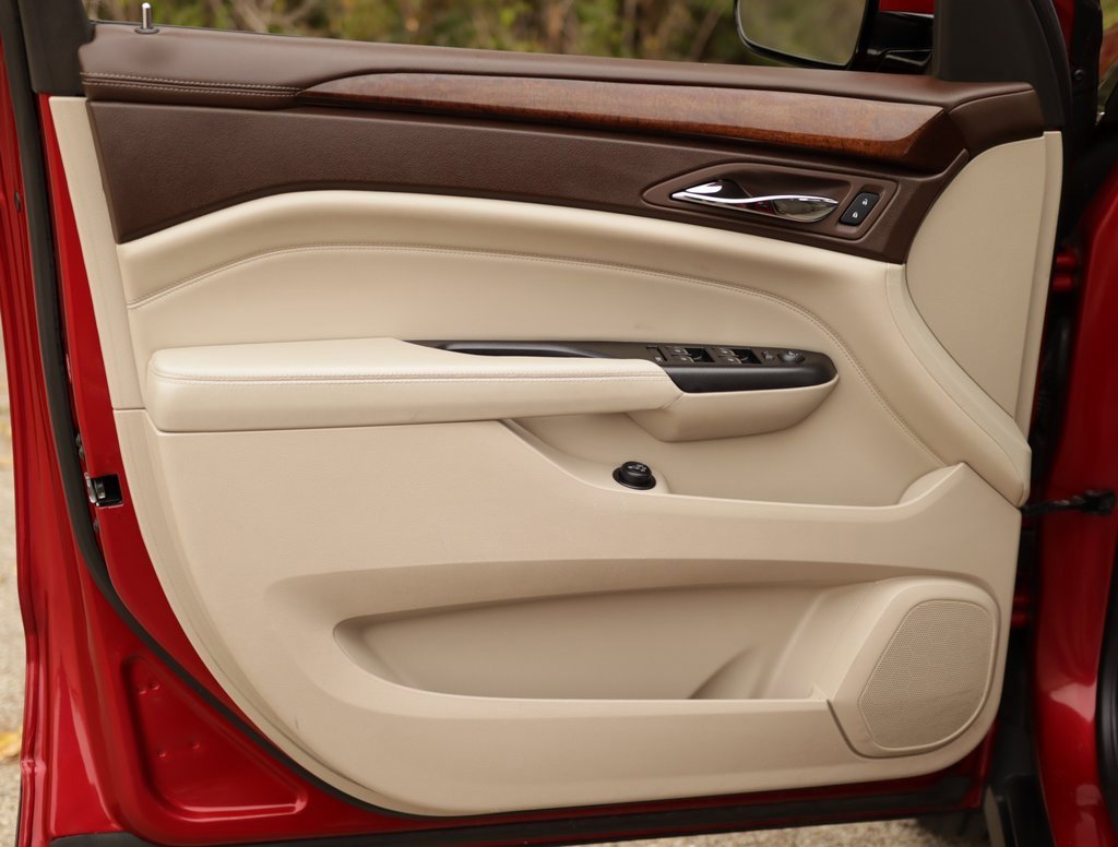 Used 2016 Cadillac SRX Luxury w/ Driver Awareness Package image 24