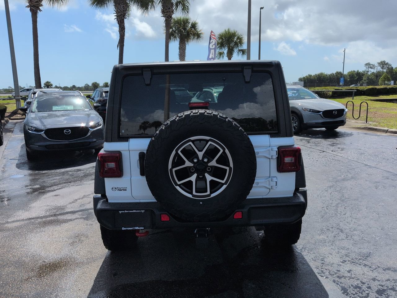 Used 2024 Jeep Wrangler Unlimited Rubicon w/ Technology Group AWD/4WD image 5