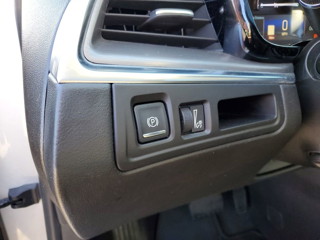 Used 2017 Cadillac XT5 Luxury w/ Driver Awareness Package image 10