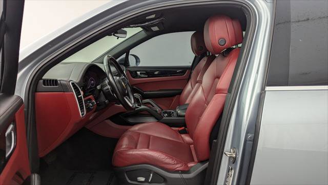 Used 2021 Porsche Cayenne image 14