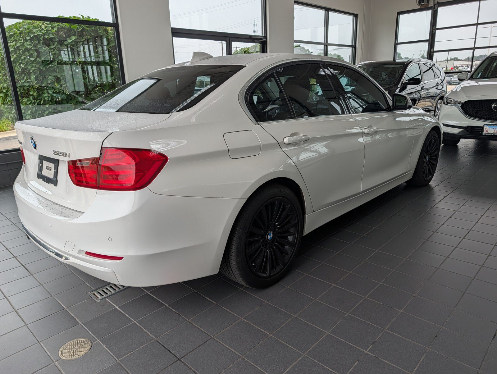 Used 2013 BMW 328i xDrive Sedan AWD/4WD image 2